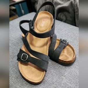 Black Btrue Baretrap sandals